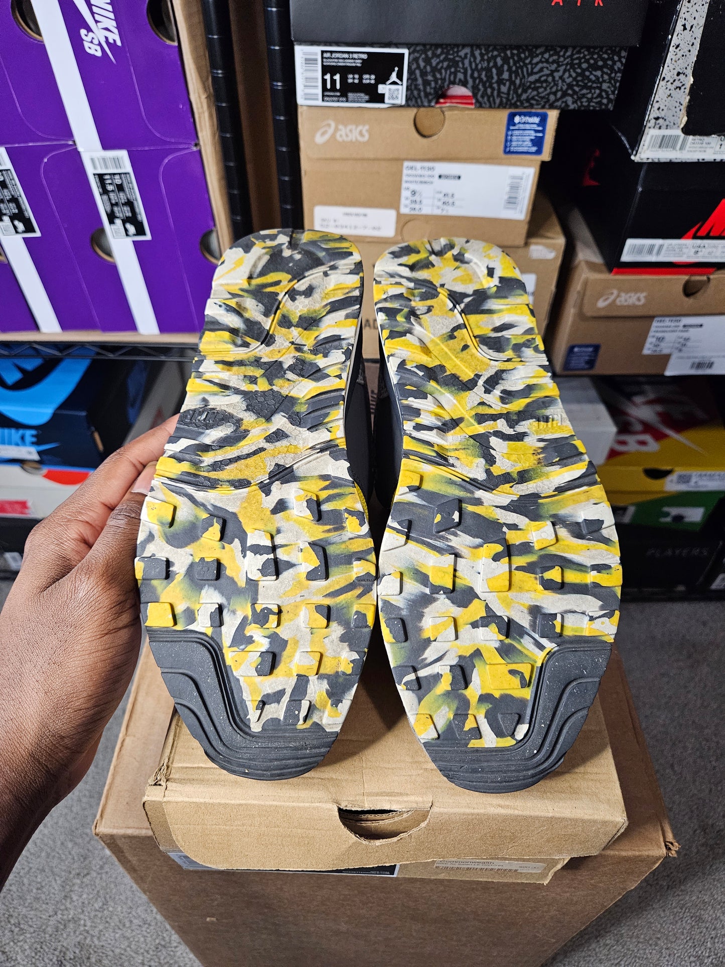 Size 8.5 - Air Safari LE Speed Yellow