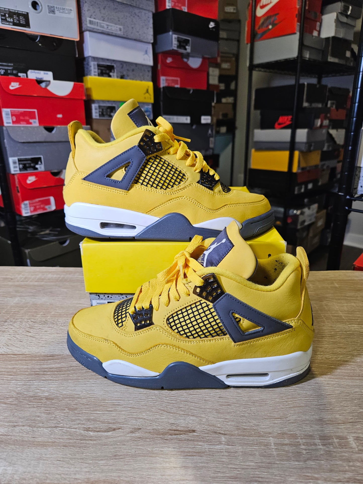 Size 7.5 - AJ 4 Retro Mid Lightning