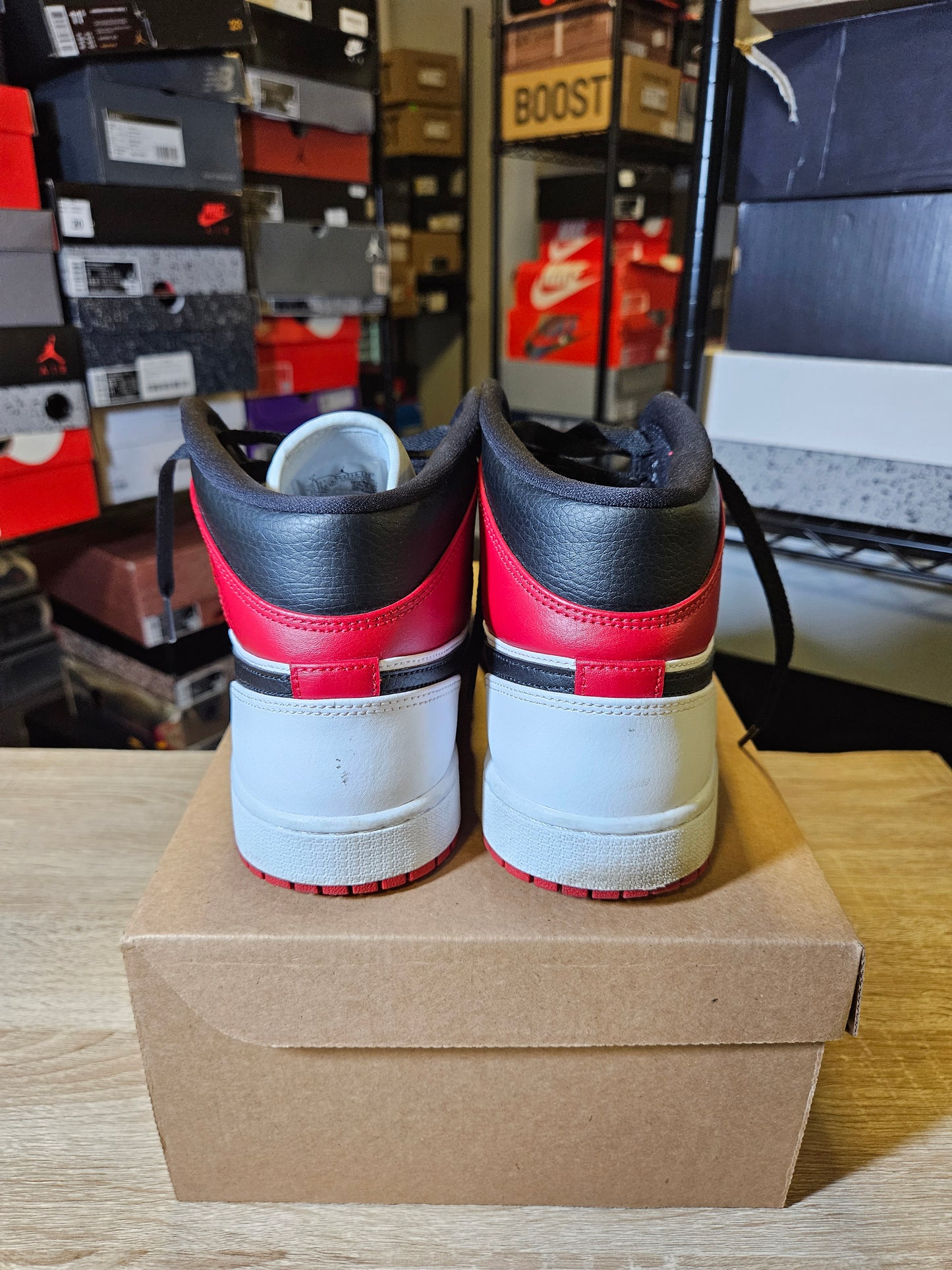 Size 9 - AJ 1 Mid Chicago