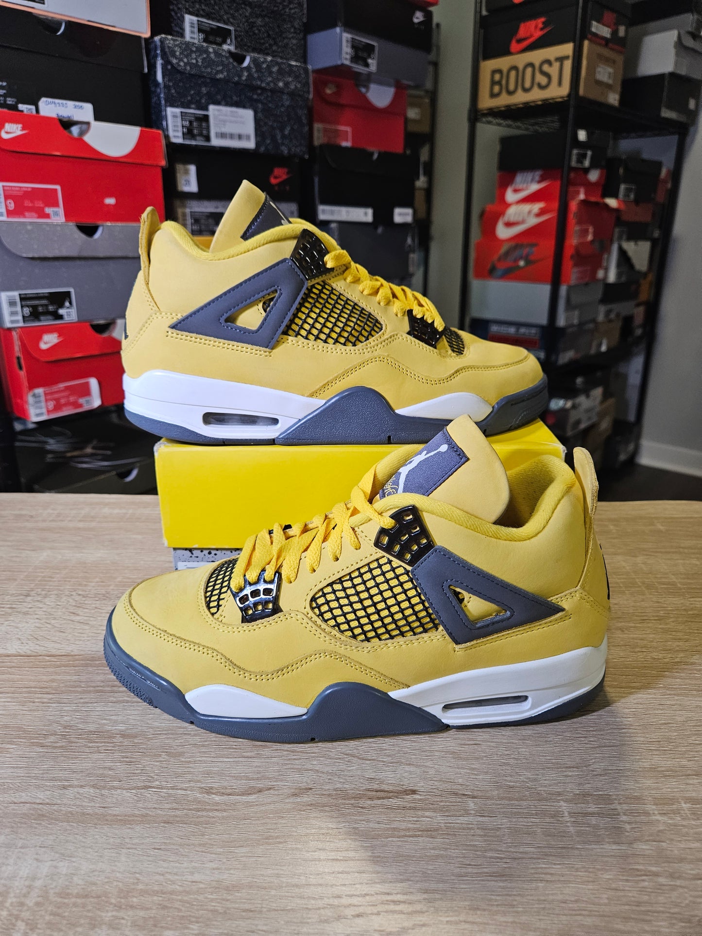 Size 8.5 - AJ 4 Retro Mid Lightning