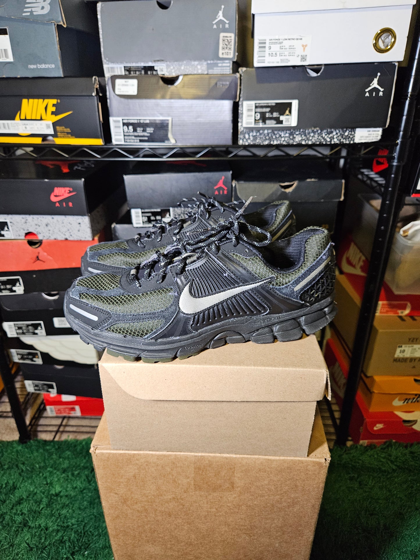 Size 10.5 - Air Zoom Vomero 5 Black Sequoia