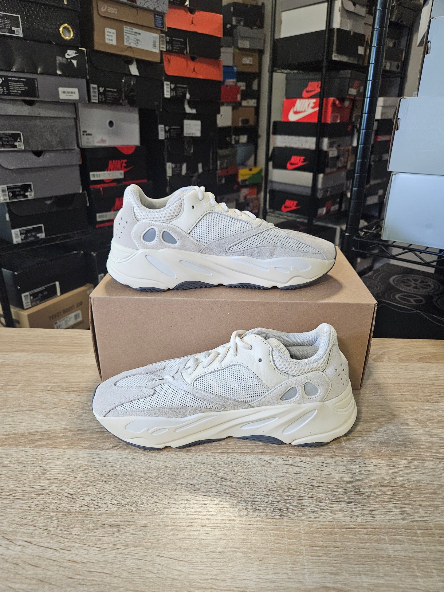 Size 10 - YZY 700 Low Analog