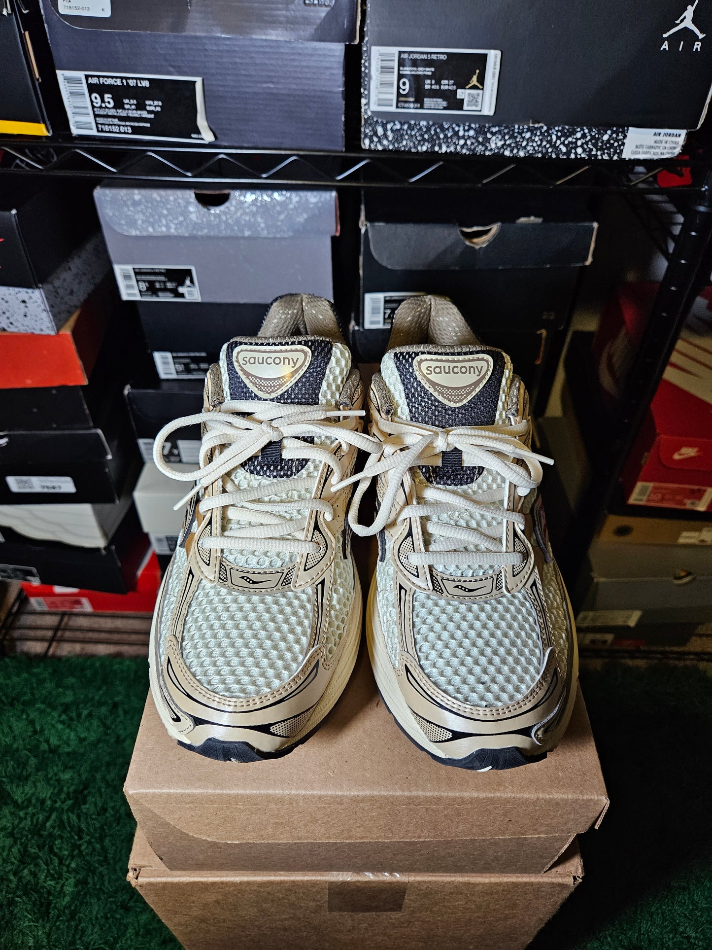 Size 9 - Saucony OG ProGrid Omni 9 Gold