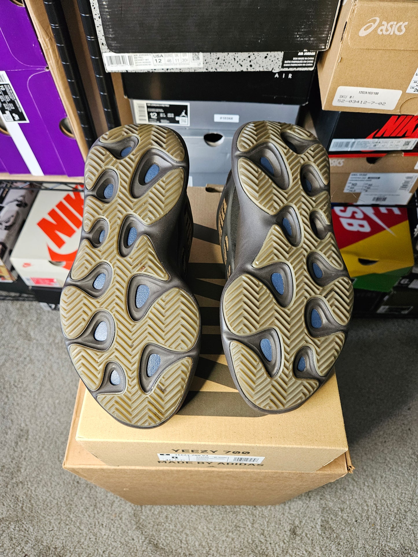 Size 8 - YZY 700 V3 Clay Brown