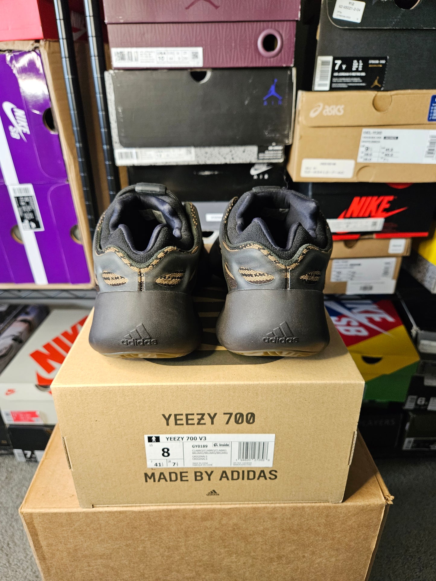 Size 8 - YZY 700 V3 Clay Brown