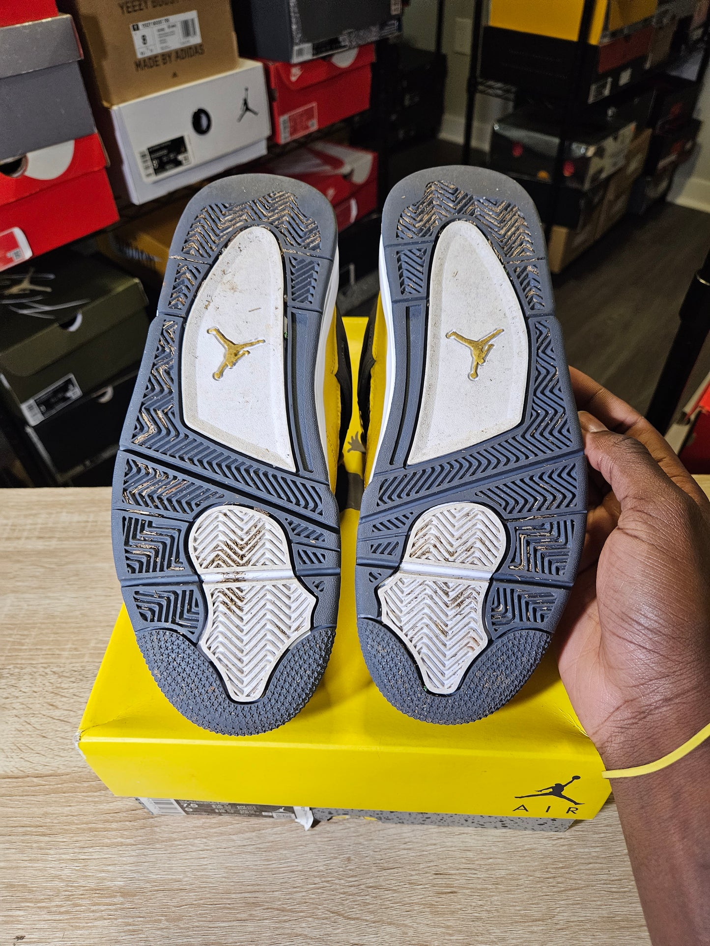 Size 7.5 - AJ 4 Retro Mid Lightning