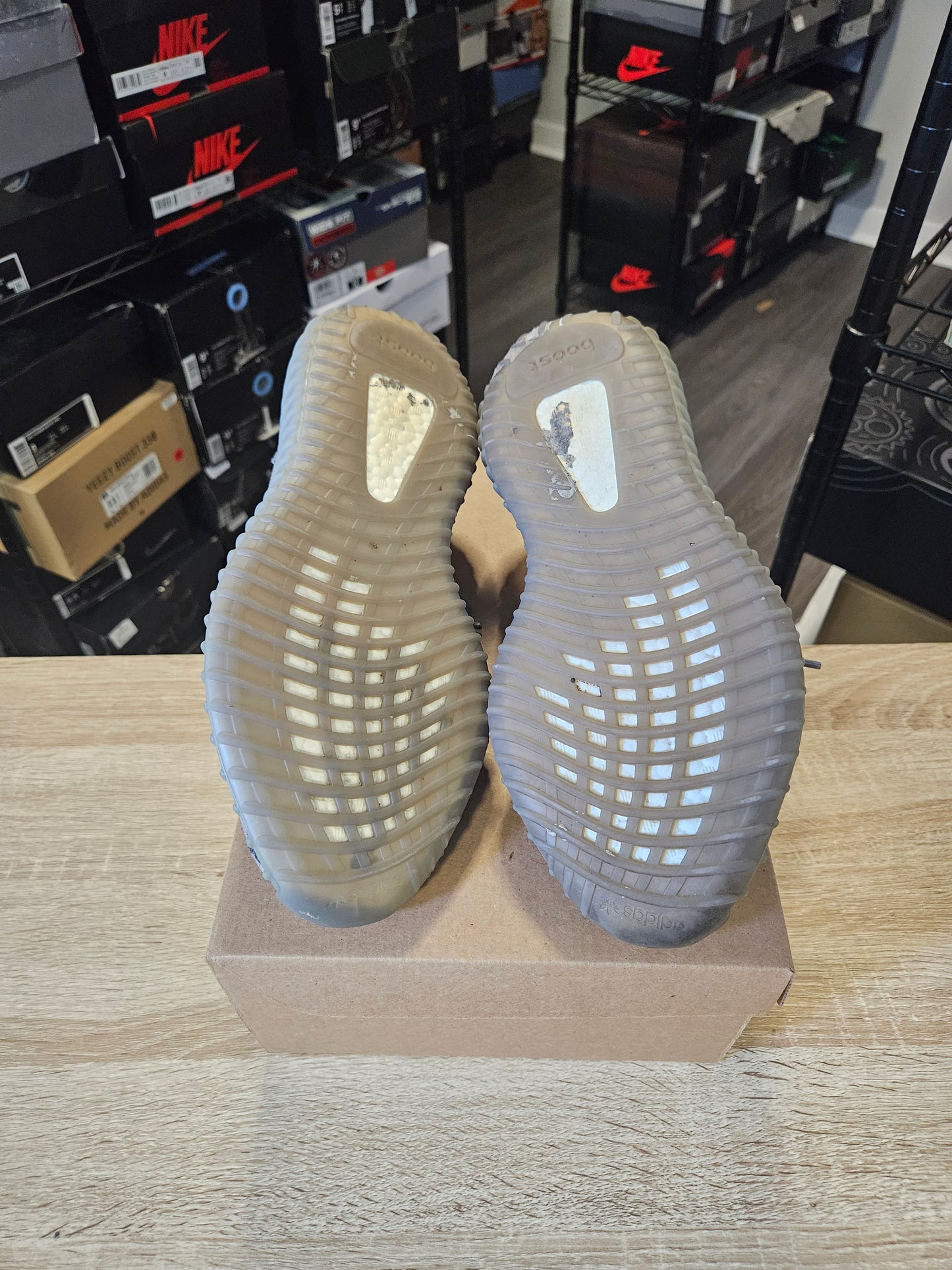 Size 9.5 - YZY 350 V2 Low Beluga 2.0