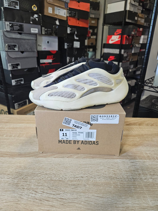 Size 11 - YZY 700 V3 Azael