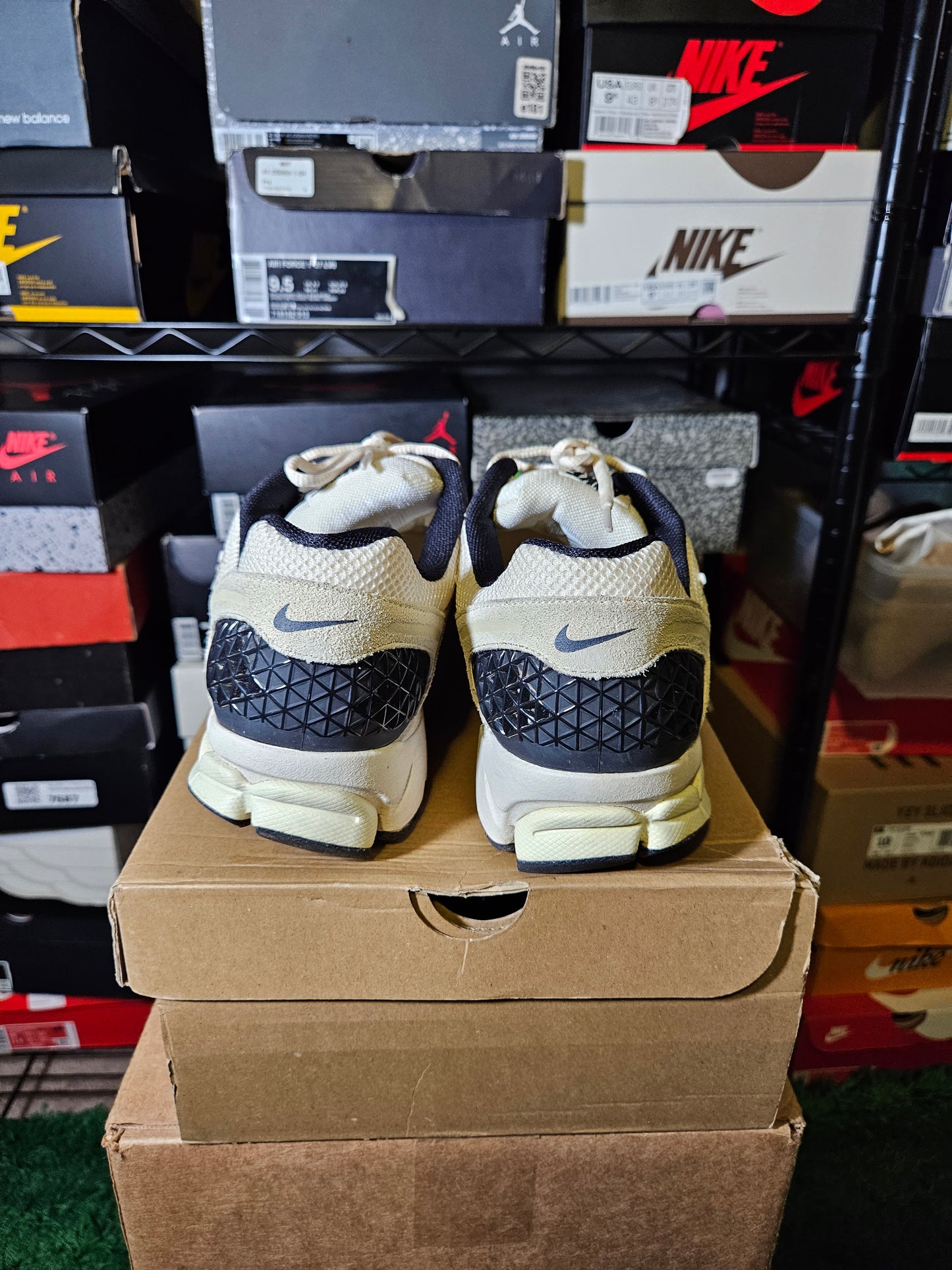 Size 10.5 - Air Zoom Vomero 5 Alabaster Black