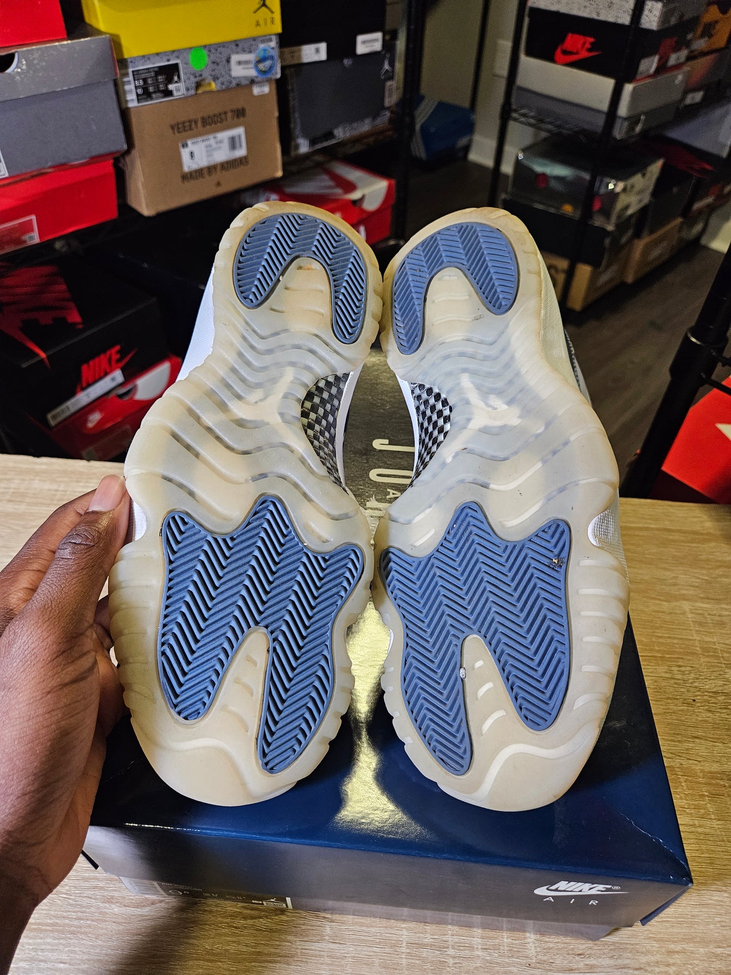 Size 9.5 - AJ 11 Retro Low Diffused Blue