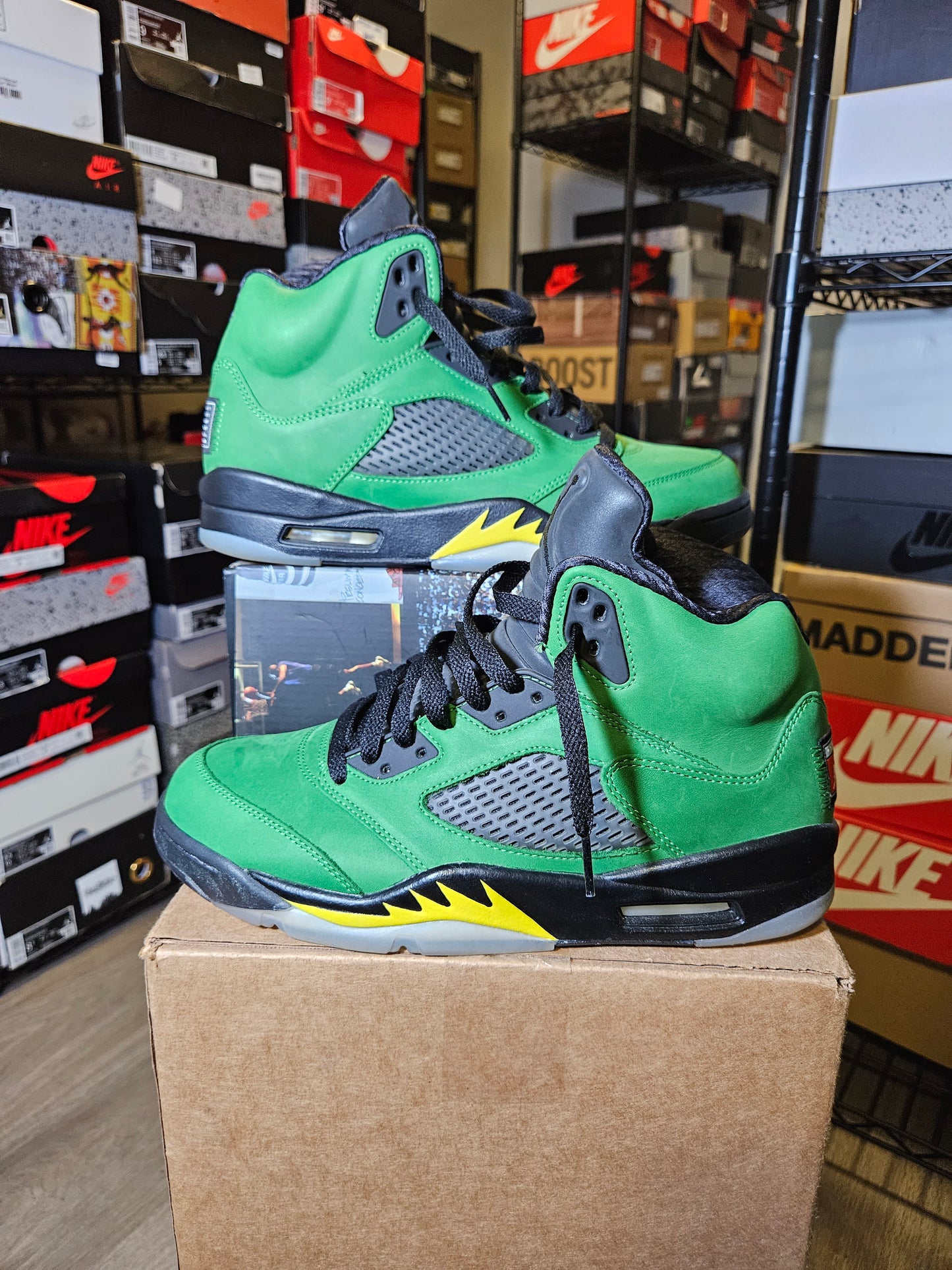 Size 10 - AJ 5 Retro SE Oregon 2020