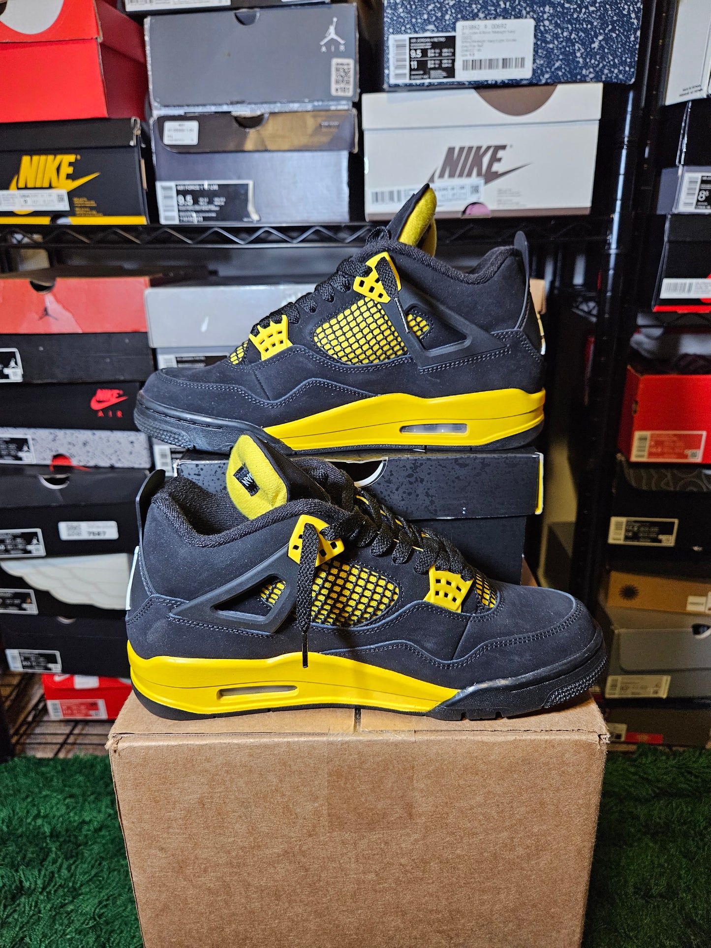 Size 8.5 - AJ 4 Retro Mid Thunder