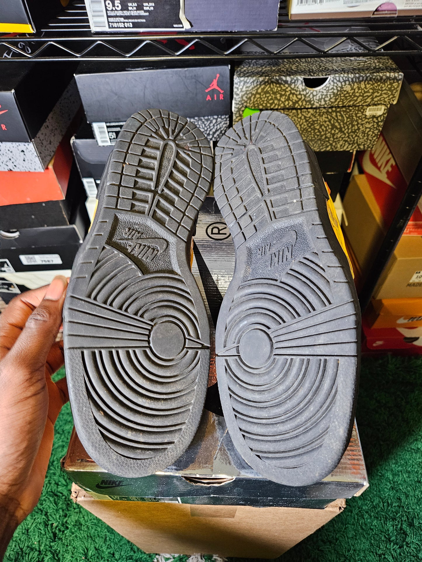 Size 10 - Off-White x Air Rubber Dunk University Gold