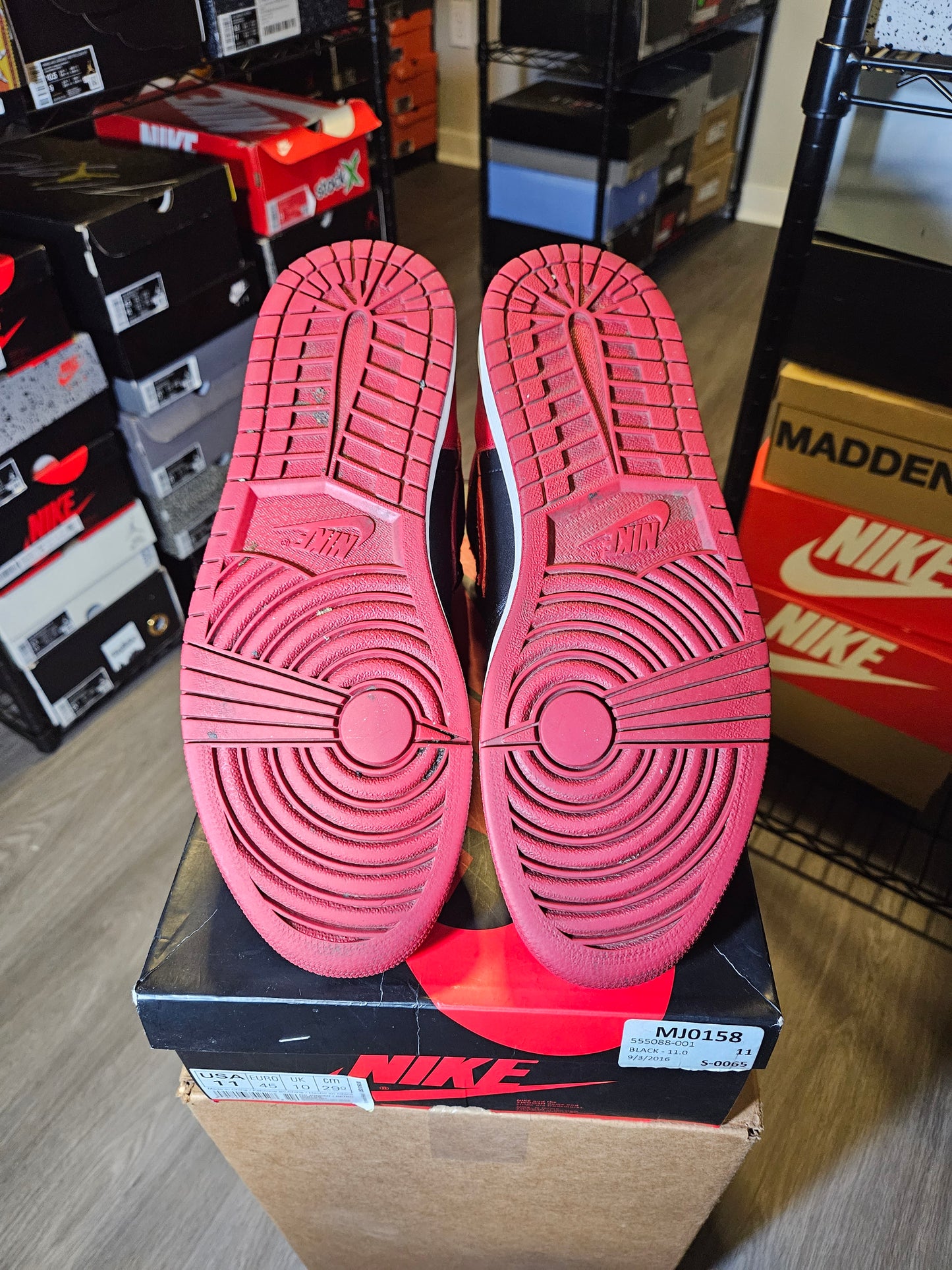 Size 11 - AJ 1 Retro OG High Banned, Bred