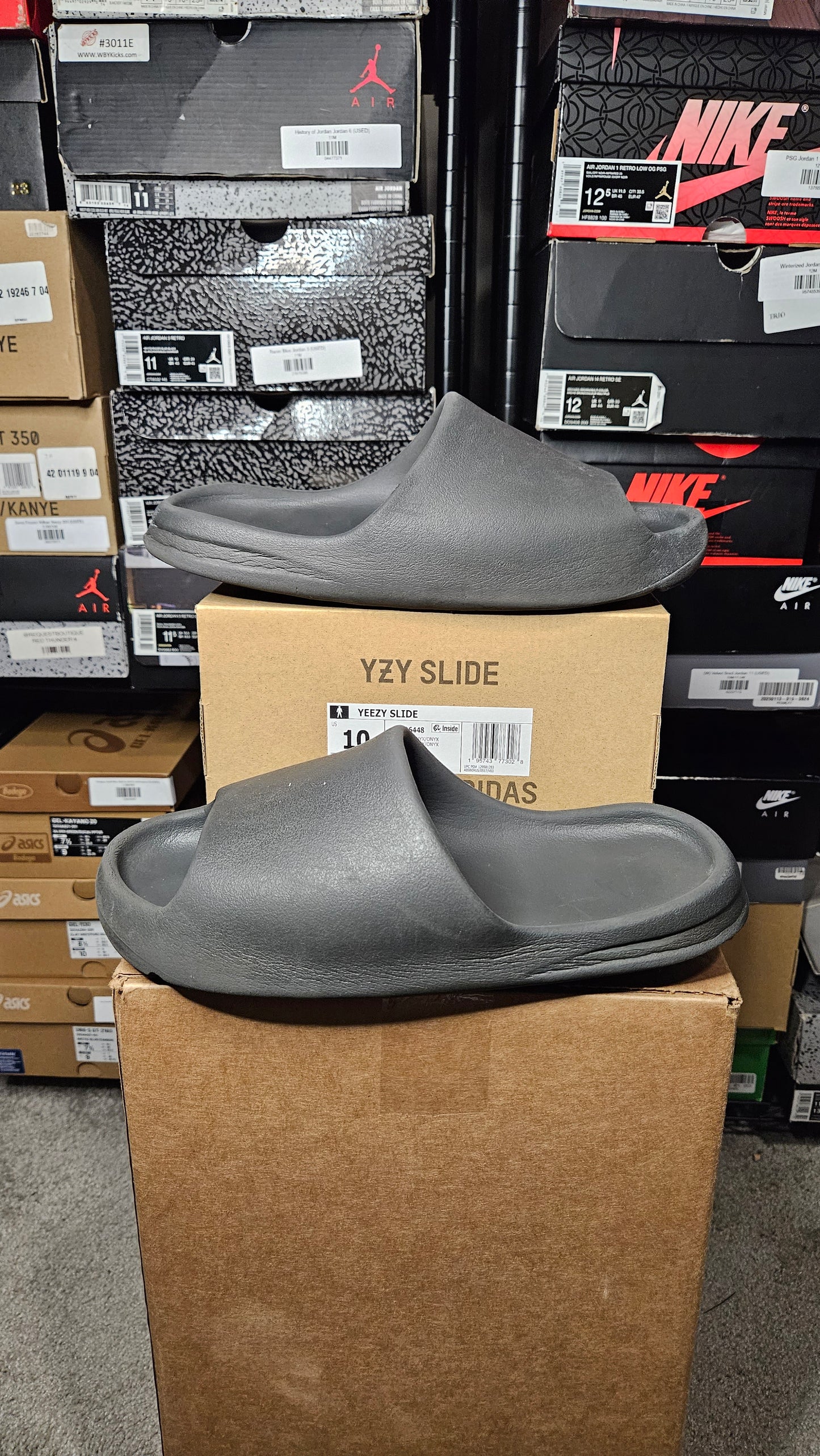 Size 10 - adidas Yeezy Slide Onyx