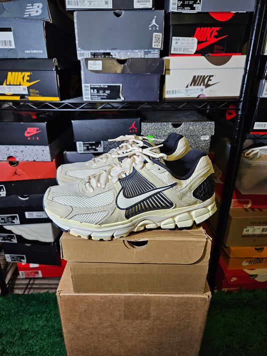 Size 10.5 - Air Zoom Vomero 5 Alabaster Black