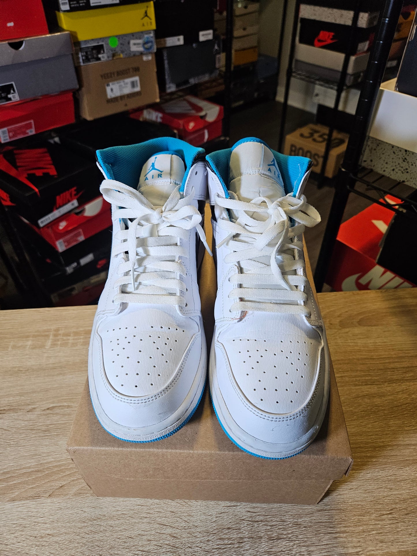 Size 11 - AJ 1 Mid Laser Blue