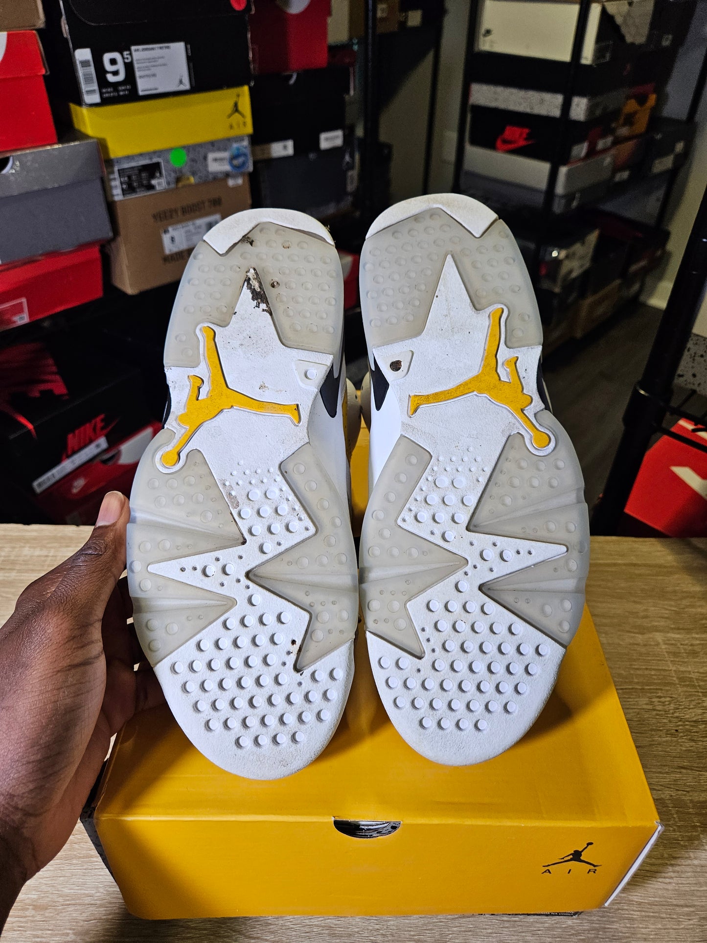 Size 9.5 - AJ 6 Retro Yellow Ochre
