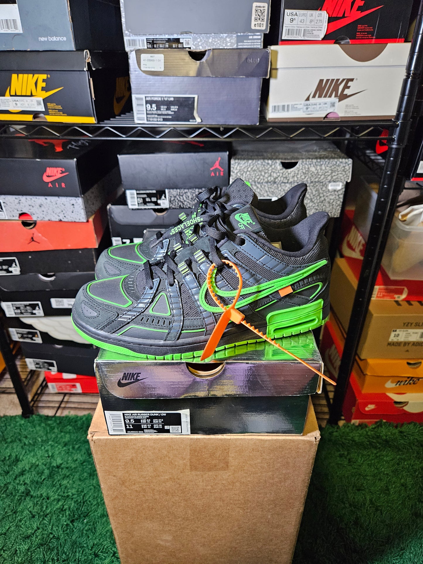 Size 9.5 - Air Rubber Dunk x Off-White Low Green Strike