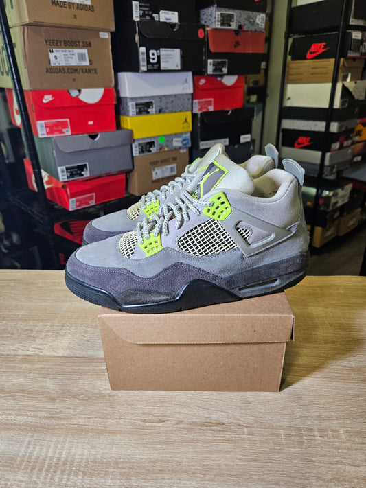 Size 12 - AJ 4 Retro SE Mid Neon 95