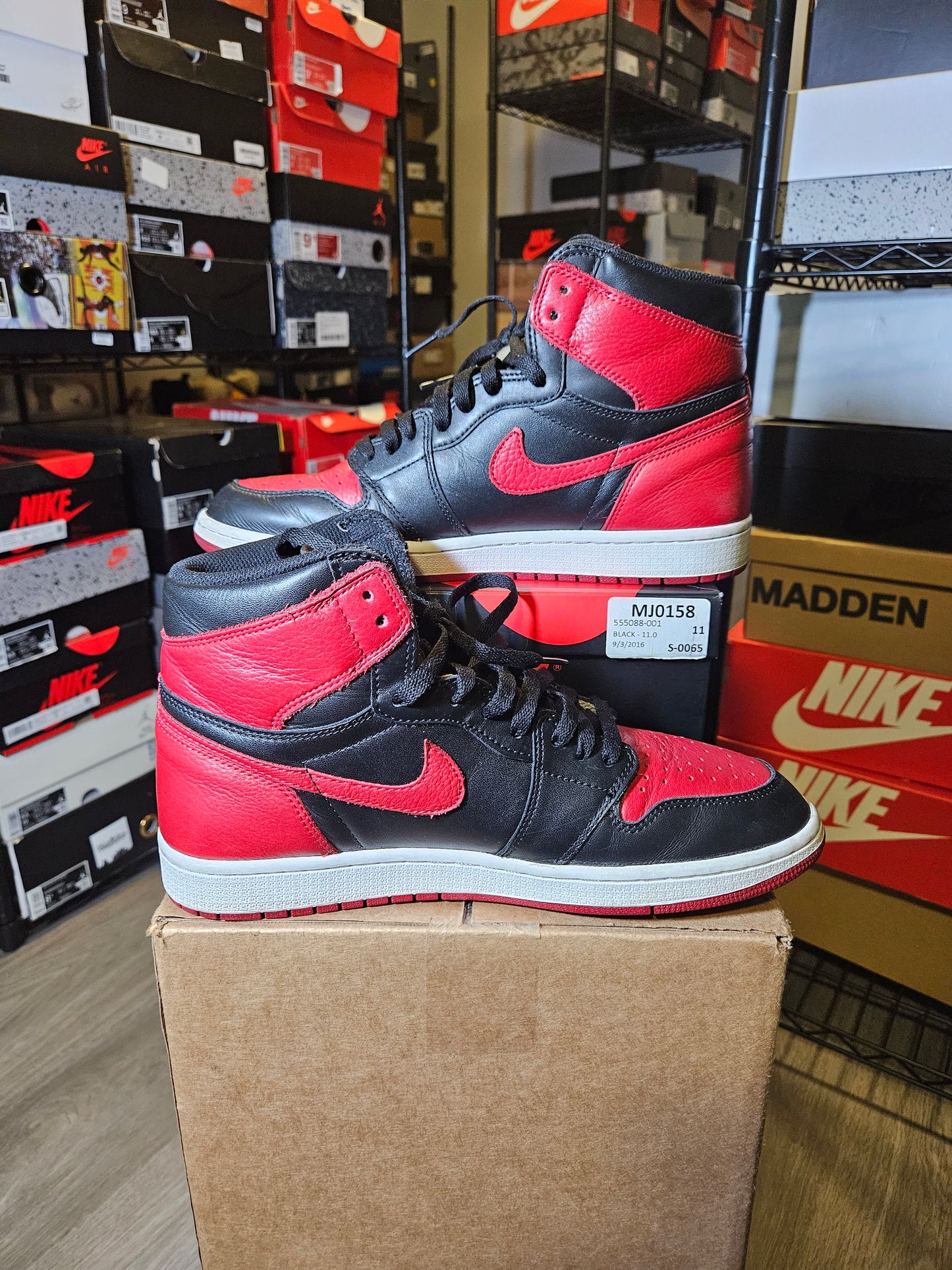 Size 11 - AJ 1 Retro OG High Banned, Bred