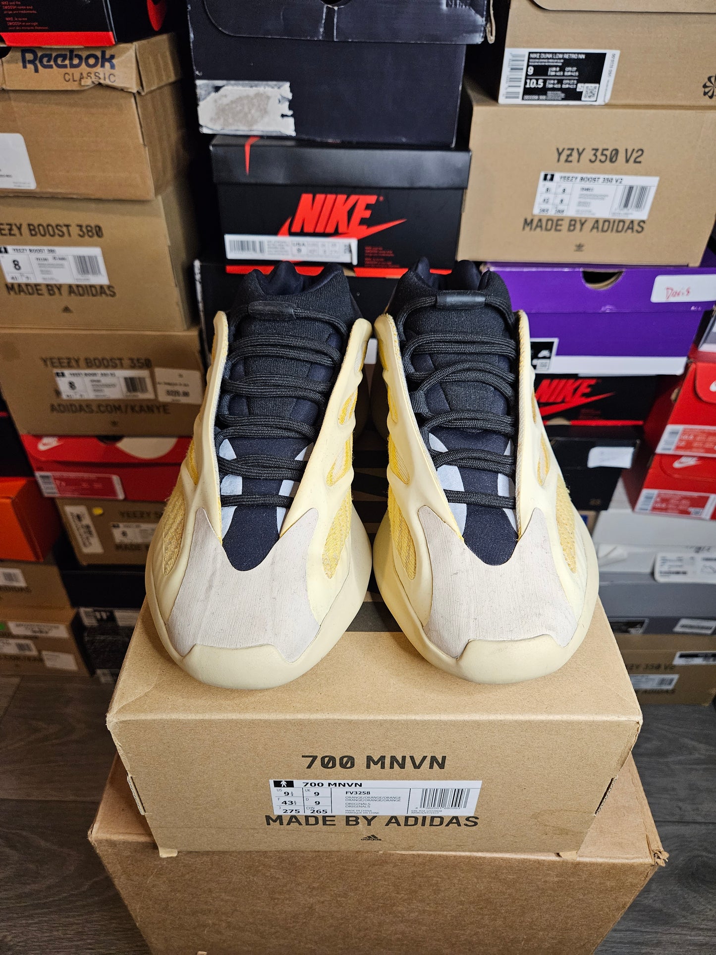 Size 9.5 - YZY 700 V3 Safflower