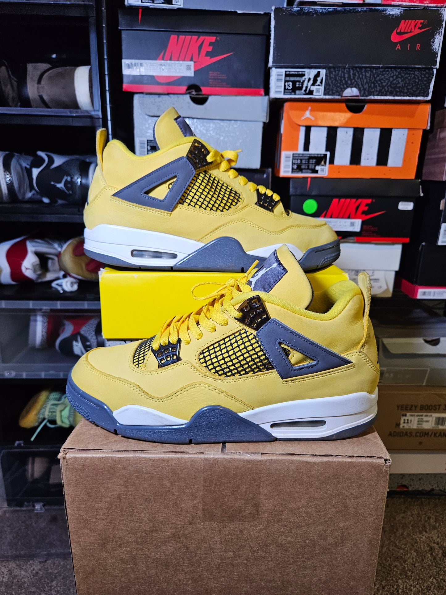 Size 10.5 - AJ 4 Retro Mid Lightning