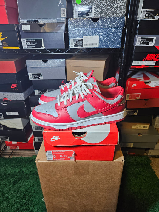 Size 9 - Dunk Low SP UNLV 2021